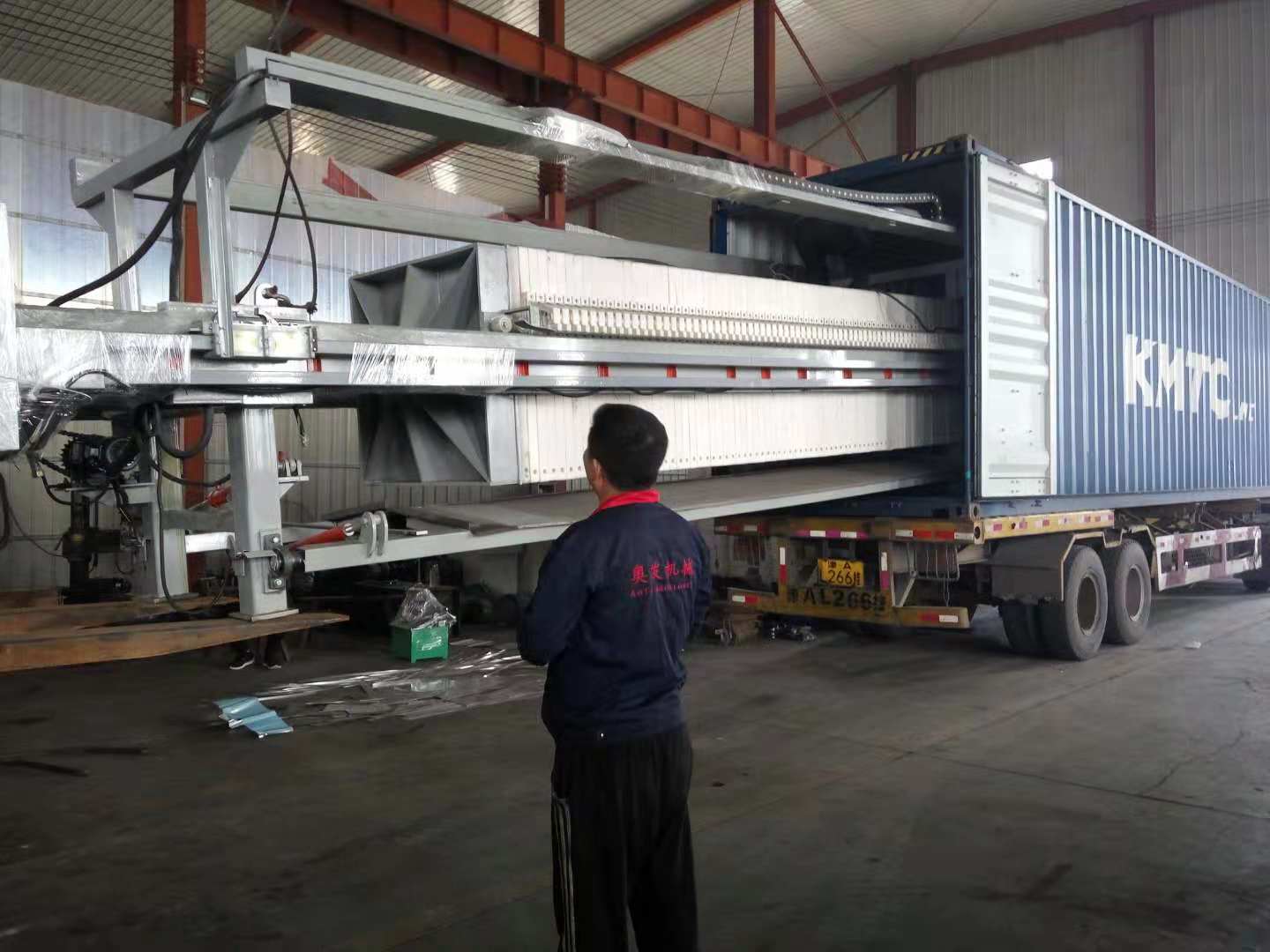 全自動(dòng)沖洗壓濾機(jī)出口，河北天冠壓濾機(jī)邁出國門